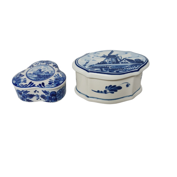 💙🤍Lot of 2 Vintage Delft Blue Hand Painted Trinket Boxes - Picture 1 of 11